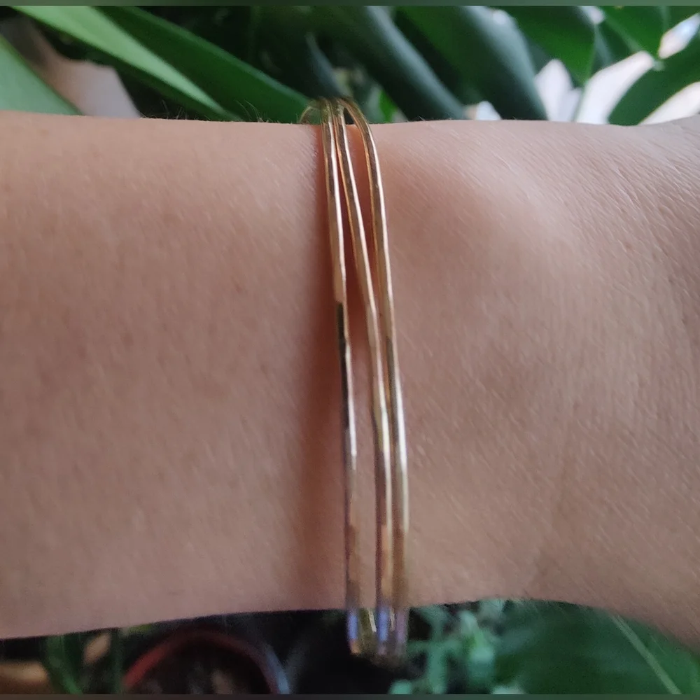 ✨ 14K Solid Gold Hammered Bangle Trio✨ - Picture 2 of 5